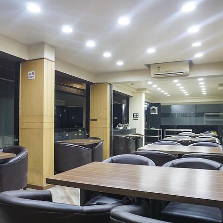 Super Townhouse Oak Sr Hotel Wakad Πούνε Εξωτερικό φωτογραφία