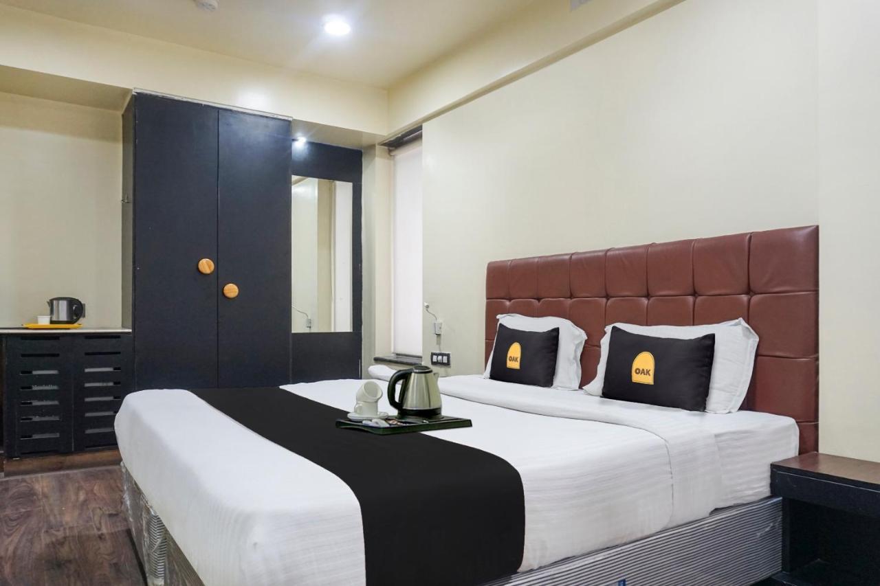 Super Townhouse Oak Sr Hotel Wakad Πούνε Εξωτερικό φωτογραφία