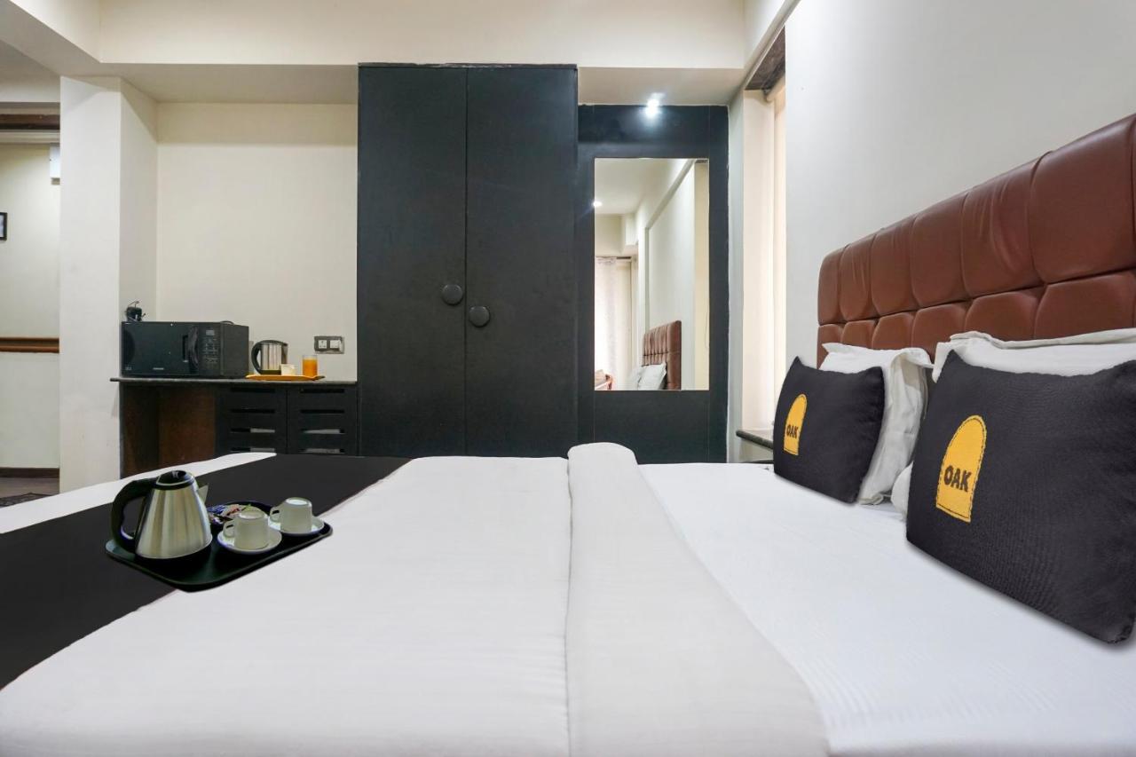 Super Townhouse Oak Sr Hotel Wakad Πούνε Εξωτερικό φωτογραφία