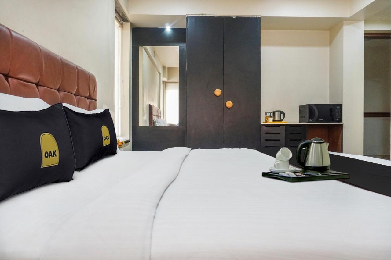 Super Townhouse Oak Sr Hotel Wakad Πούνε Εξωτερικό φωτογραφία