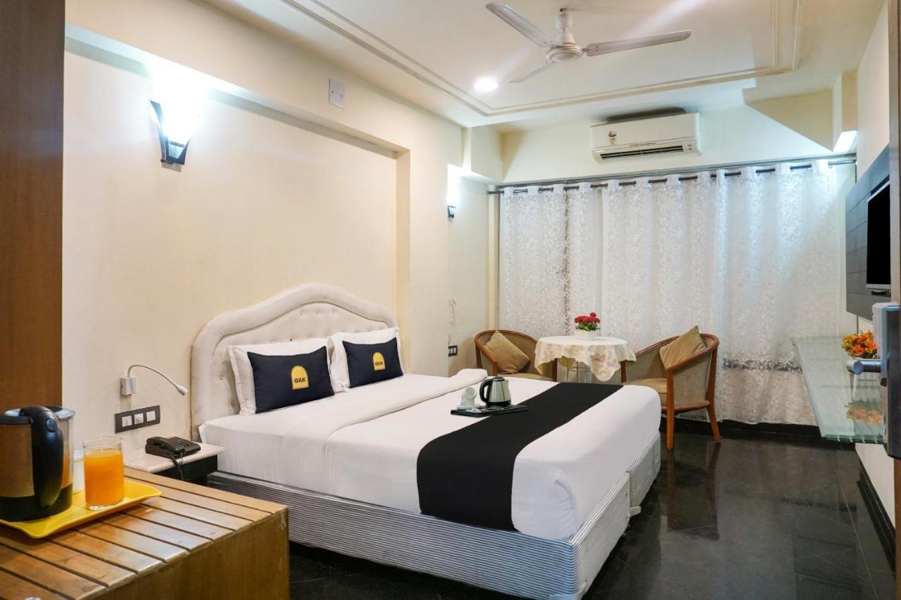 Super Townhouse Oak Sr Hotel Wakad Πούνε Εξωτερικό φωτογραφία