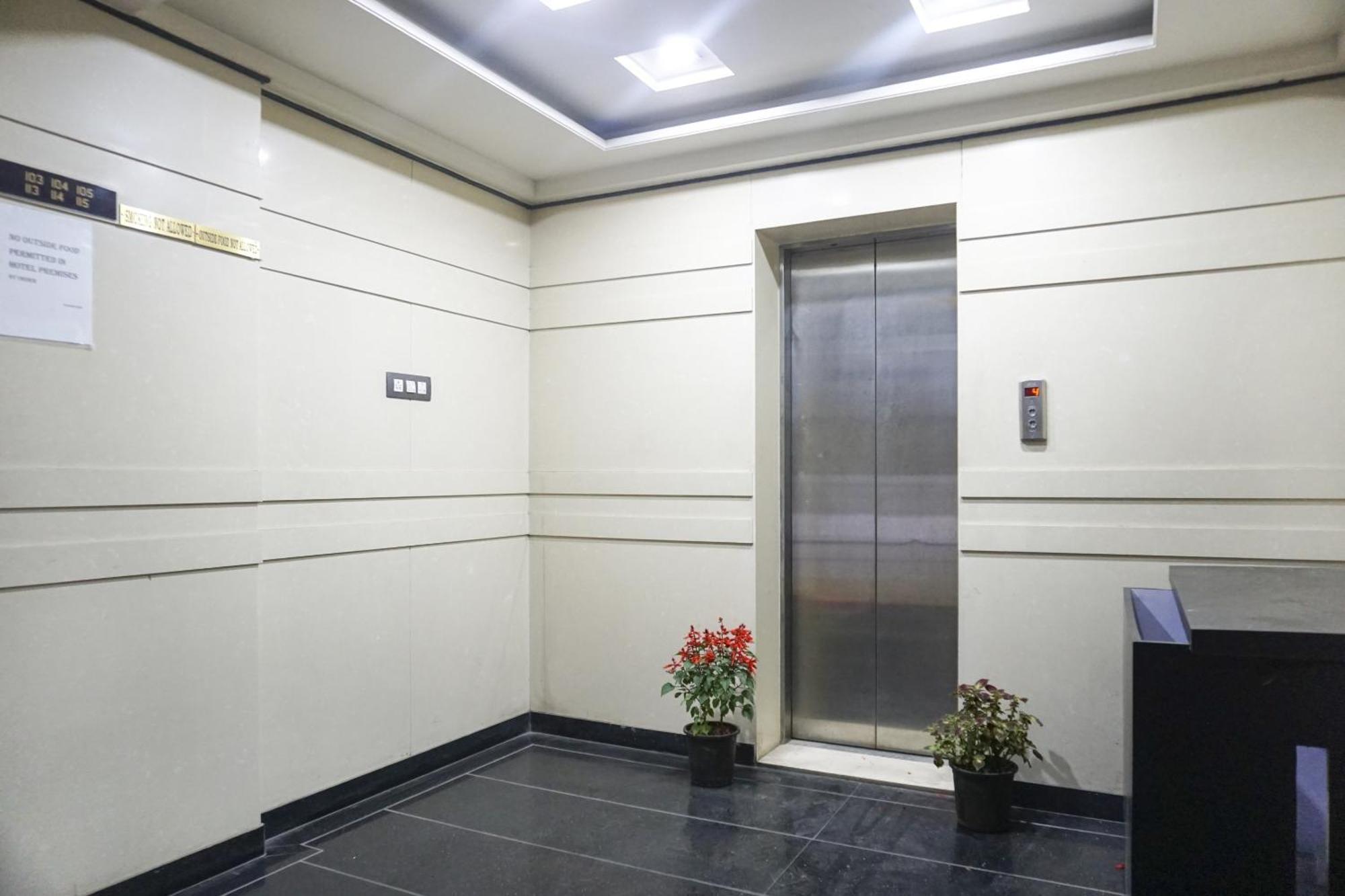 Super Townhouse Oak Sr Hotel Wakad Πούνε Εξωτερικό φωτογραφία