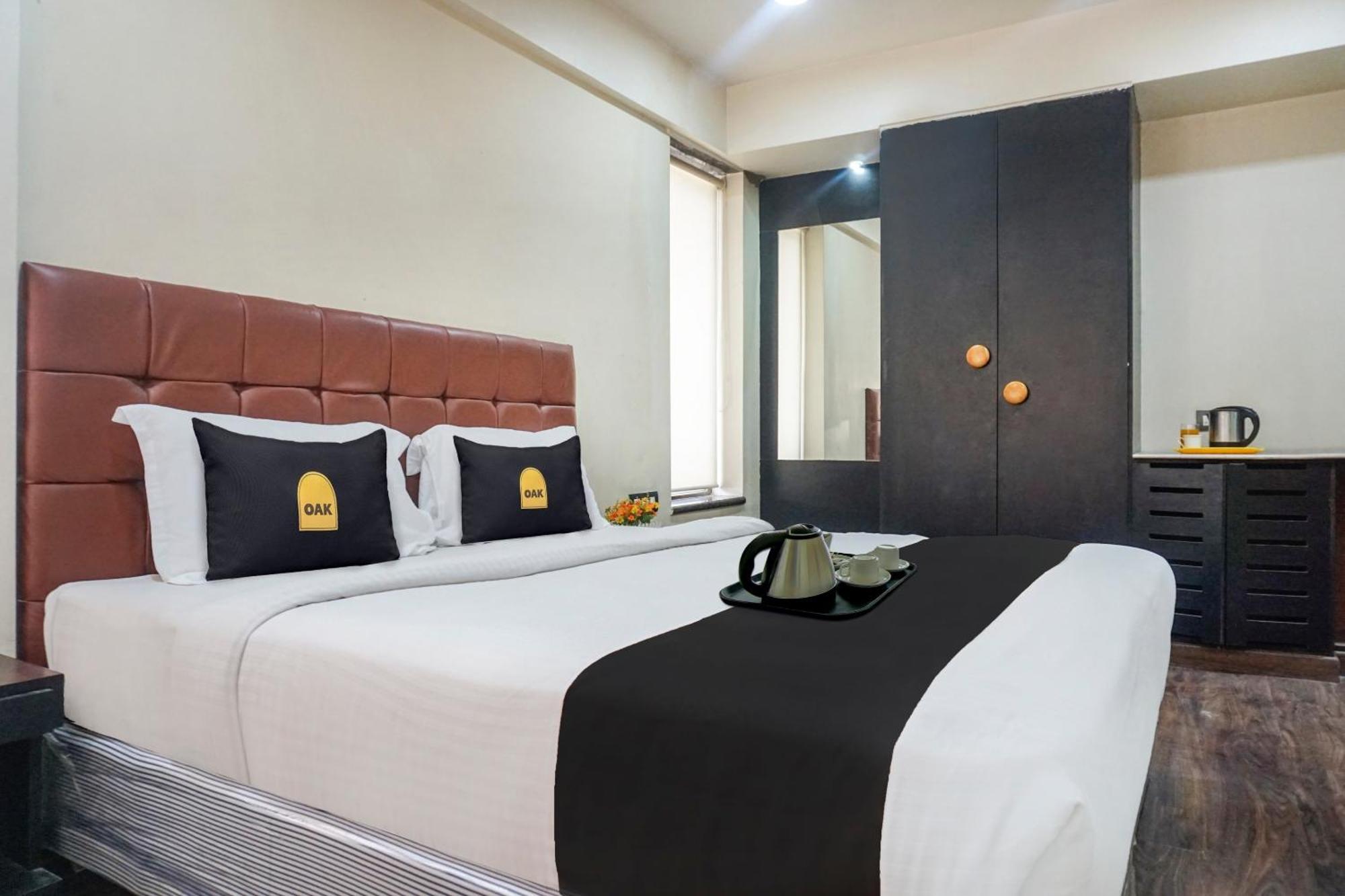 Super Townhouse Oak Sr Hotel Wakad Πούνε Εξωτερικό φωτογραφία
