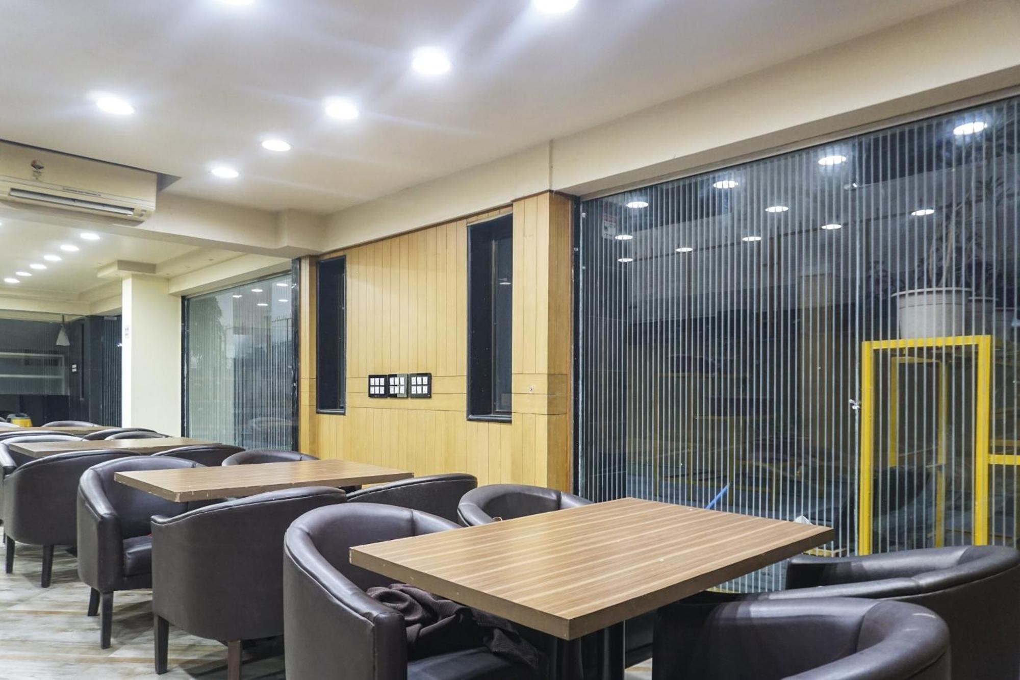 Super Townhouse Oak Sr Hotel Wakad Πούνε Εξωτερικό φωτογραφία