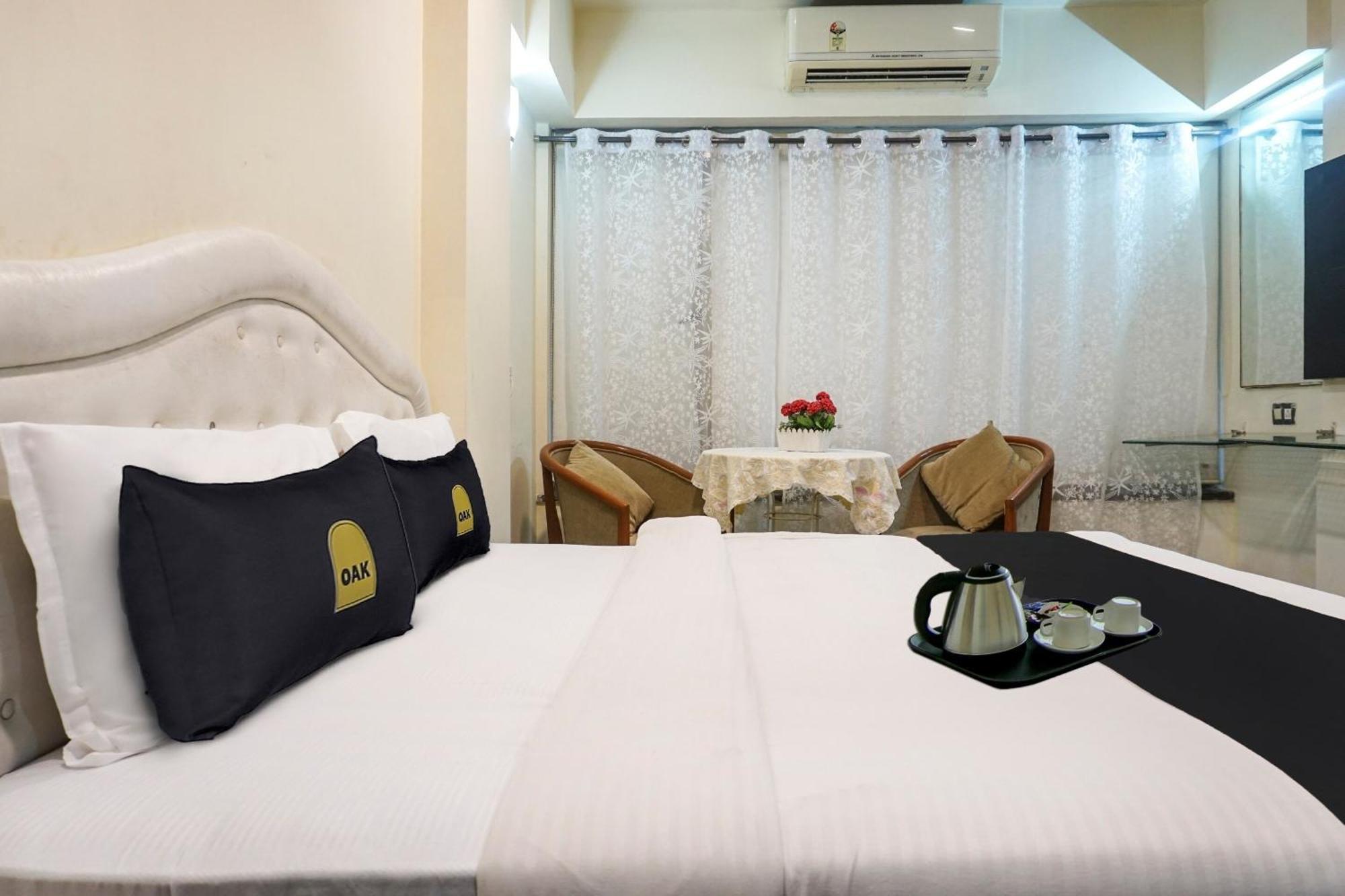 Super Townhouse Oak Sr Hotel Wakad Πούνε Εξωτερικό φωτογραφία