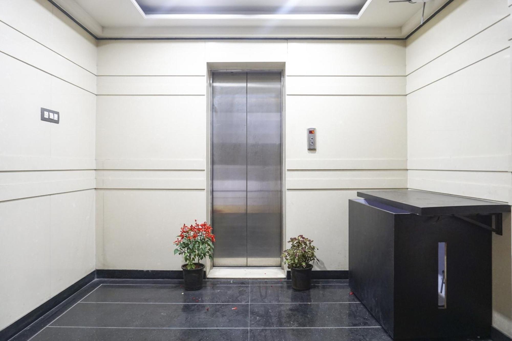 Super Townhouse Oak Sr Hotel Wakad Πούνε Εξωτερικό φωτογραφία