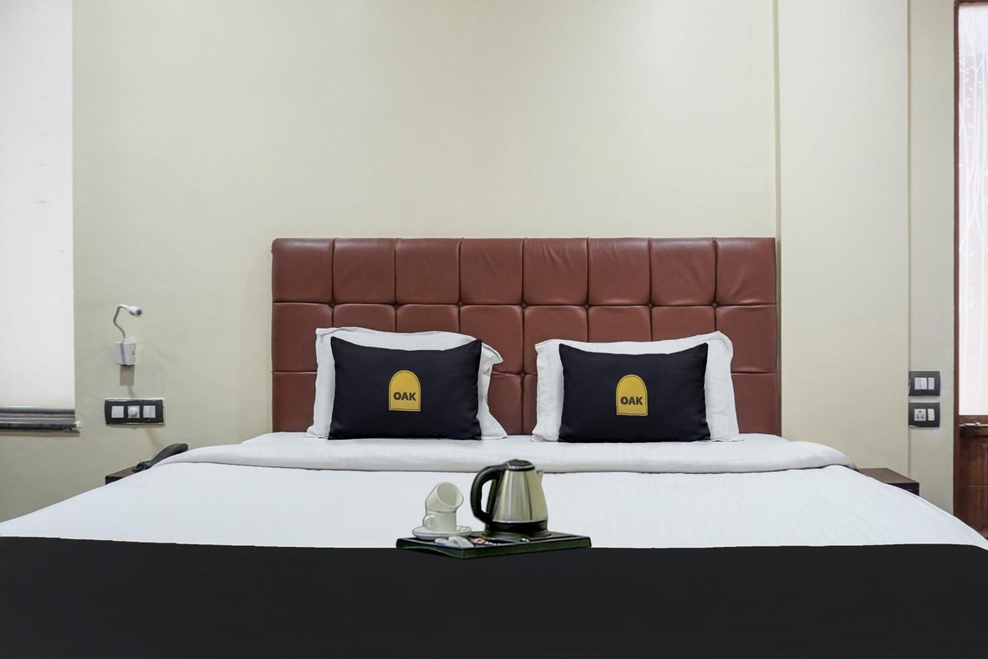 Super Townhouse Oak Sr Hotel Wakad Πούνε Εξωτερικό φωτογραφία