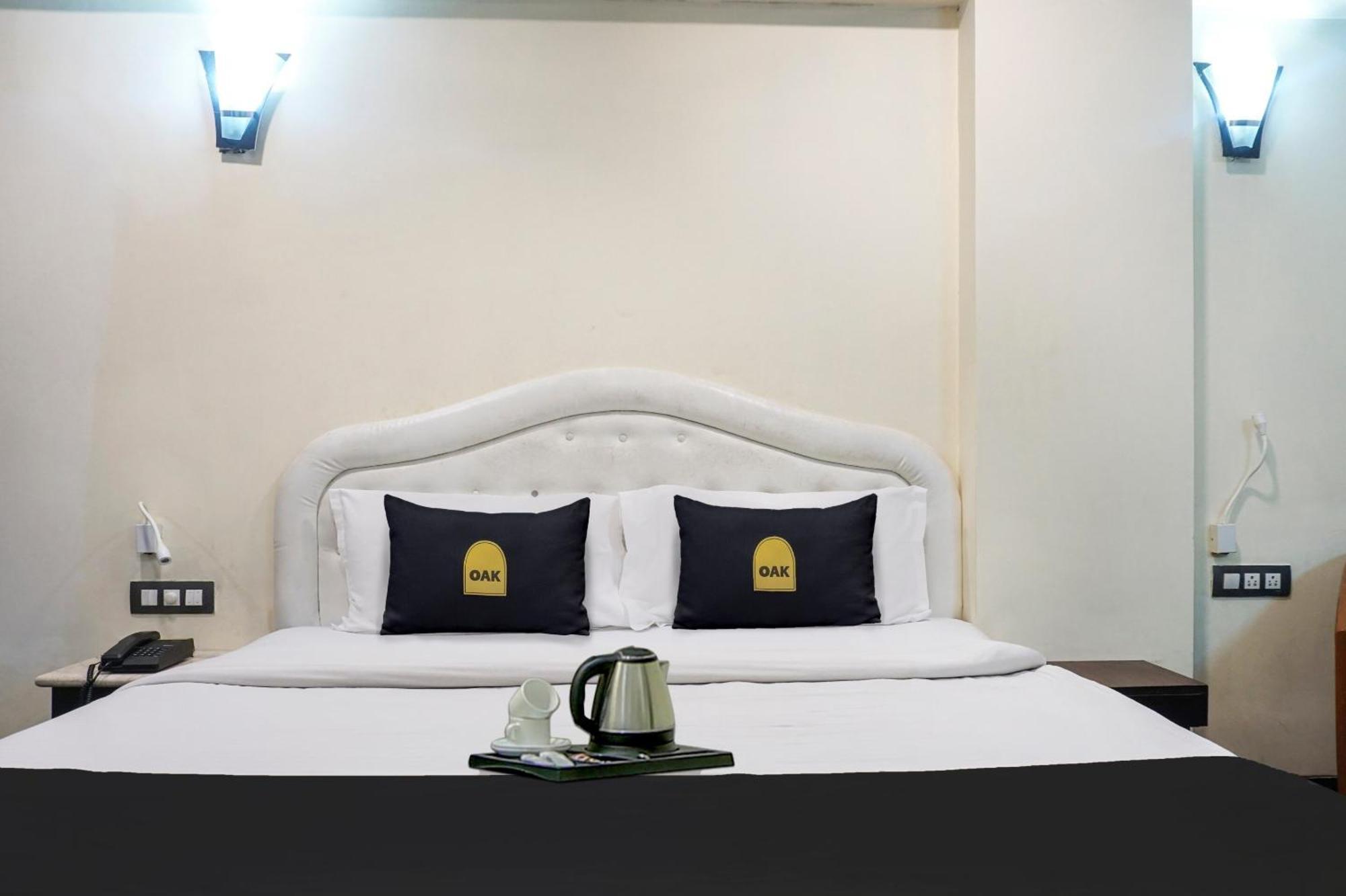 Super Townhouse Oak Sr Hotel Wakad Πούνε Εξωτερικό φωτογραφία